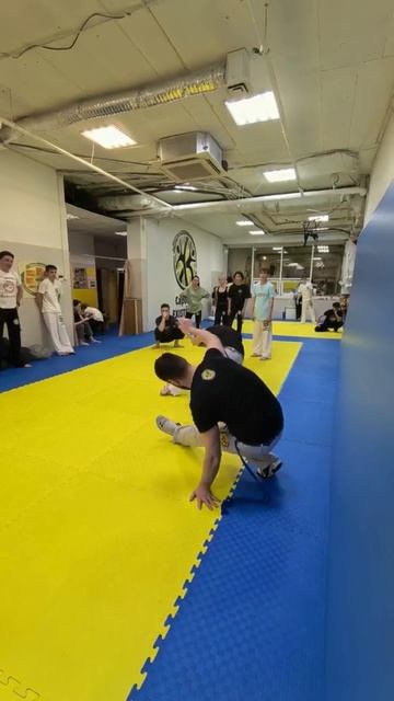 Индивидуальная секвенция капоэйра миуджинью с Mon. Canoa в гостях у Capoeira Existência Владивосток