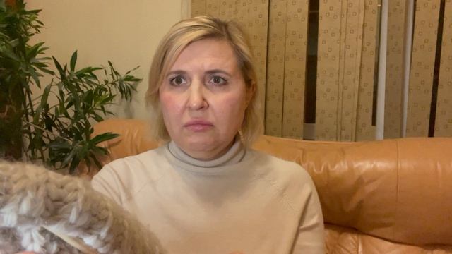 Пробы в сериал «Счастливы вместе». В вязальном кружке. Актриса Лена Михайлова. Декабрь 2024 г.