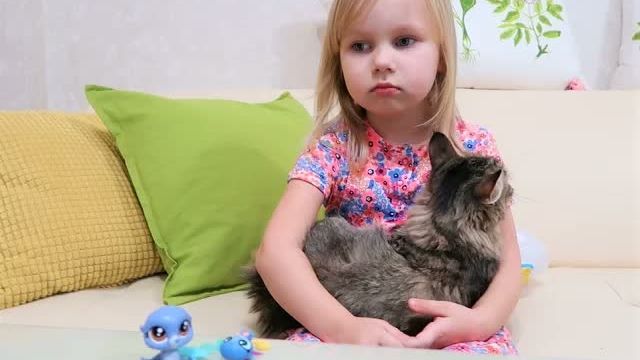 Игрушки ЛПС в наборах ! Алиса показывает книжку про мамонтёнка