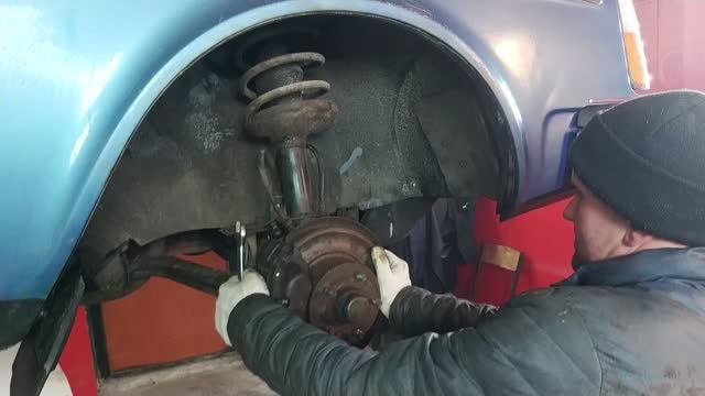 Volvo 244DL 1977 Переборка подвески