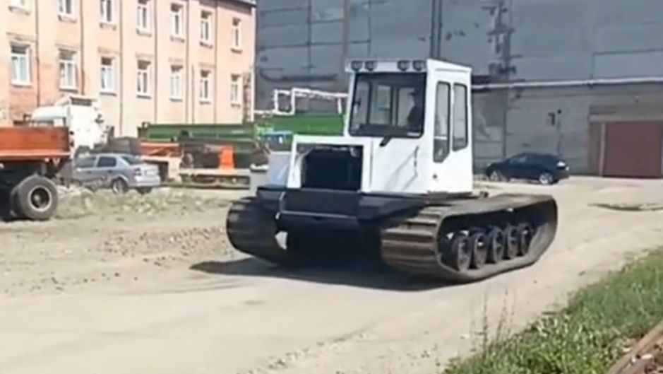 Шасси трелевочного трактора МСН-10 на резинометаллической гусенице шириной 800 мм