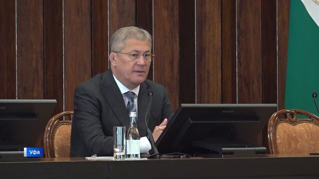 Глава Башкирии встретился с заместителями директоров крупных школ региона по воспитательной работе
