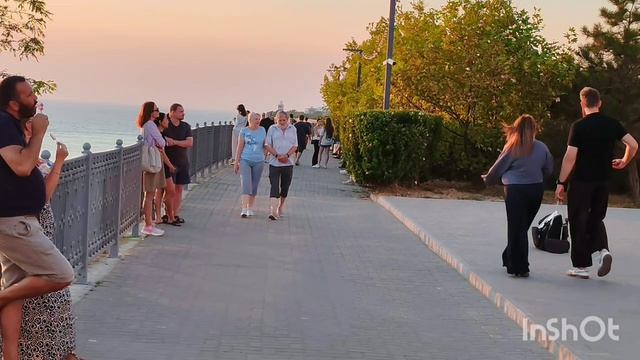 Белая набережная. носки в подарок и кардиган.