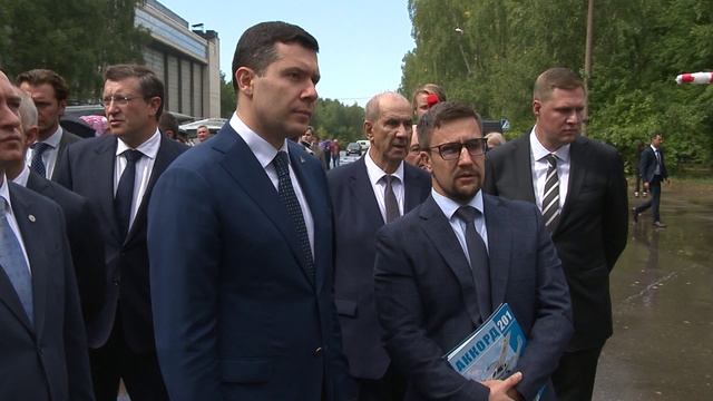 А. Алиханов ознакомился с работой предприятия по авиастроению и провёл совещание с Г. Никитиным