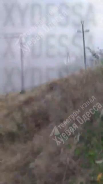 Момент прилёта БпЛА Герань-4 сикер по локомотиву поезда ЖитомирОдесса в Одесской области !!!