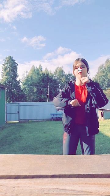 ᕕ( ᐛ )ᕗ