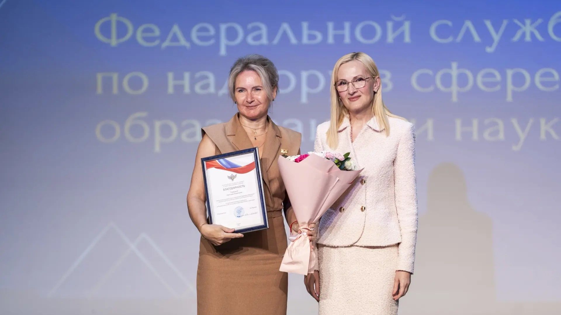 Ирина Яровая вручила учителям Камчатки федеральные ведомственные награды