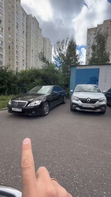 Музейные S-class W221 у меня во дворе