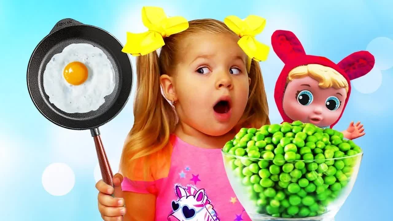 Диана готовит завтрак на детской кухне