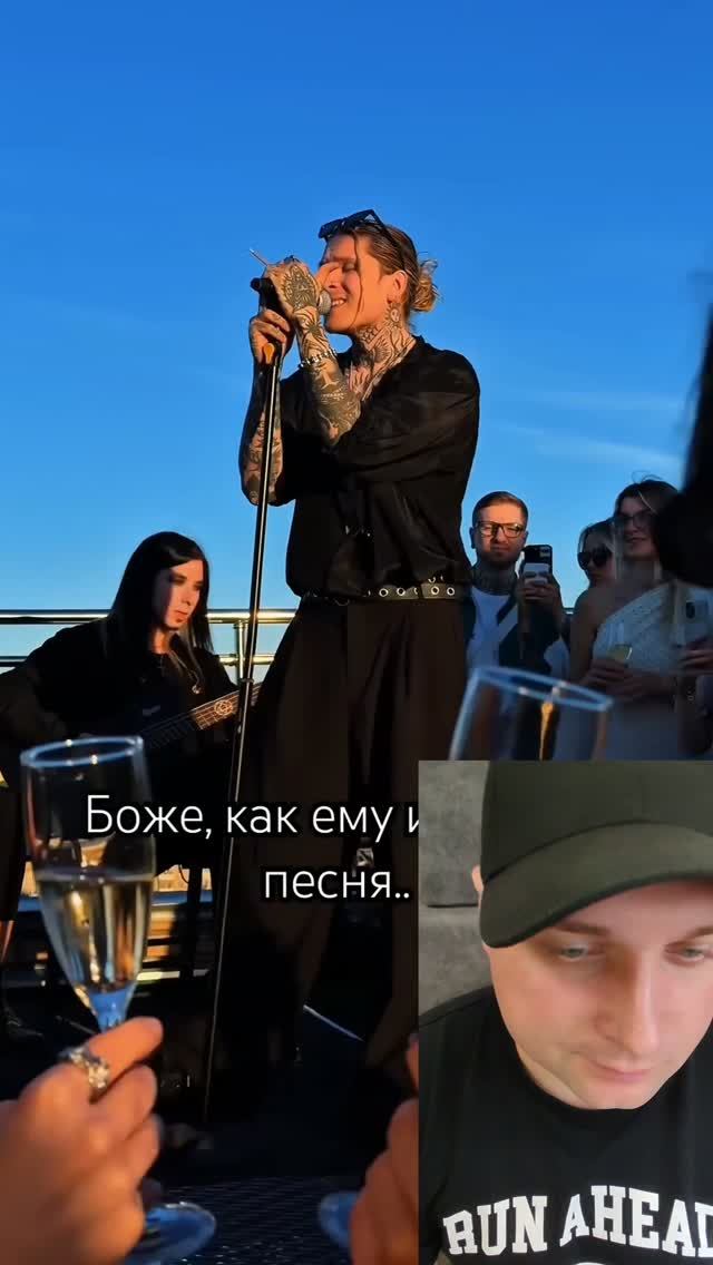 Он рождён для этой песни!