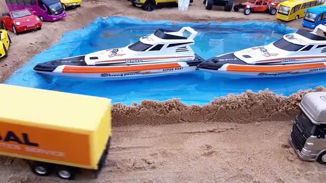 СТРОИМ ОЗЕРО! Заливаем воду и запускаем кораблики в песочнице 🌊💥 Видео детям
