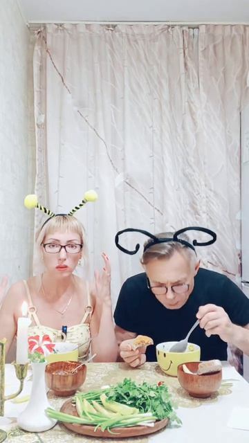 Чечевичный суп😋😋😋,фрагмент мукбанга