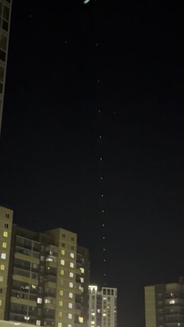 Челябинец снял на видео спутники Илона Маска в небе над ЖК 