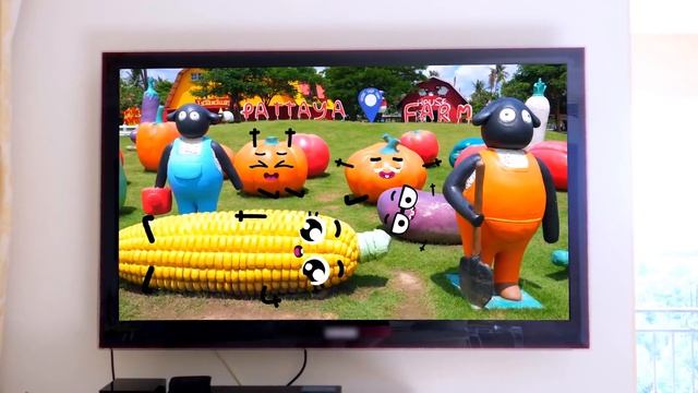 Настя играет в ролевую игру с волшебной игрушкой