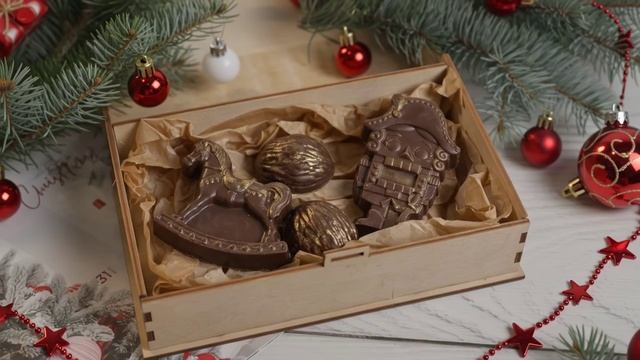 Child_opening_holiday_wooden_b