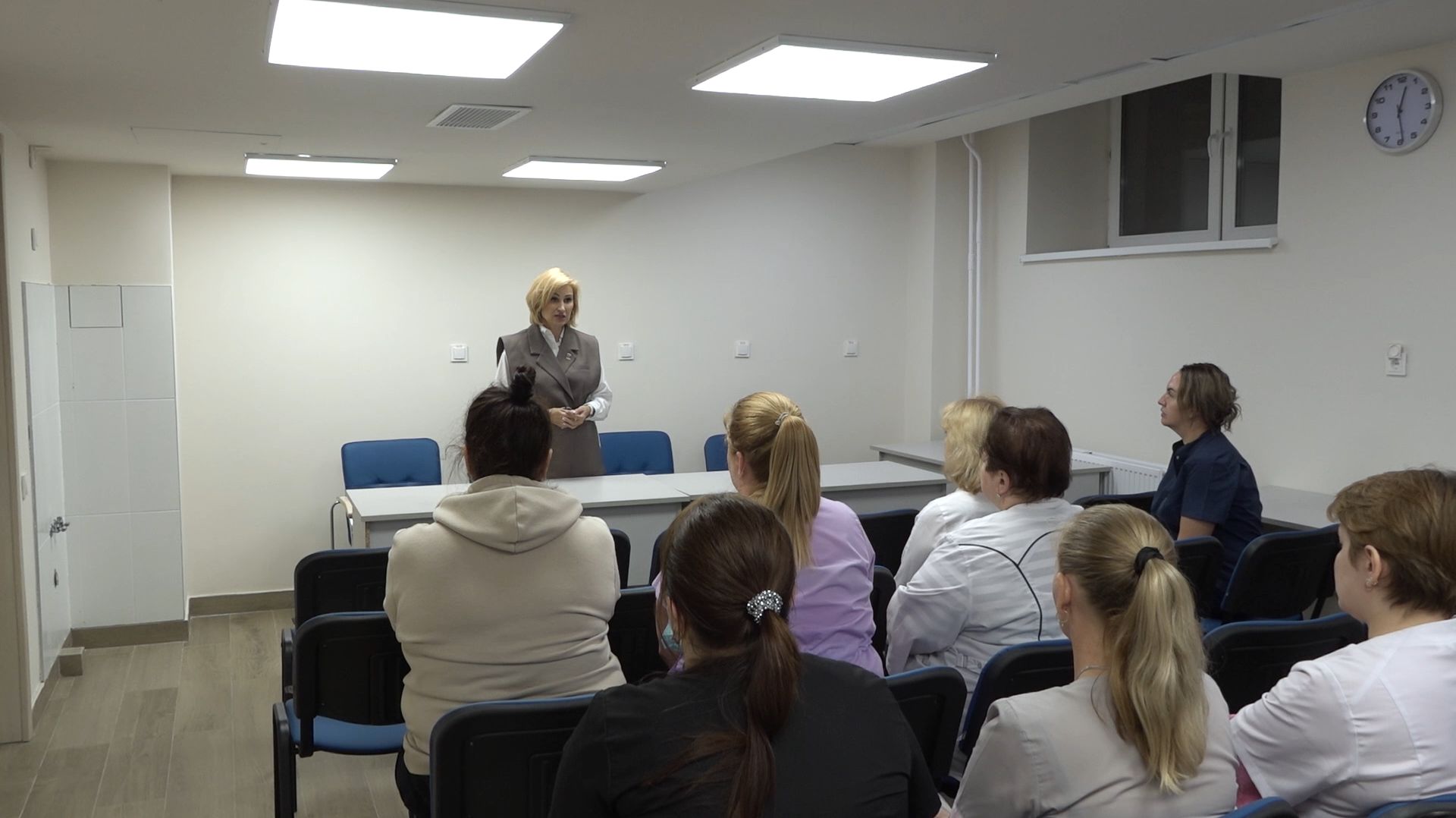 Инна Орлова прошла диспансеризацию и встретилась с коллективом поликлиники №1