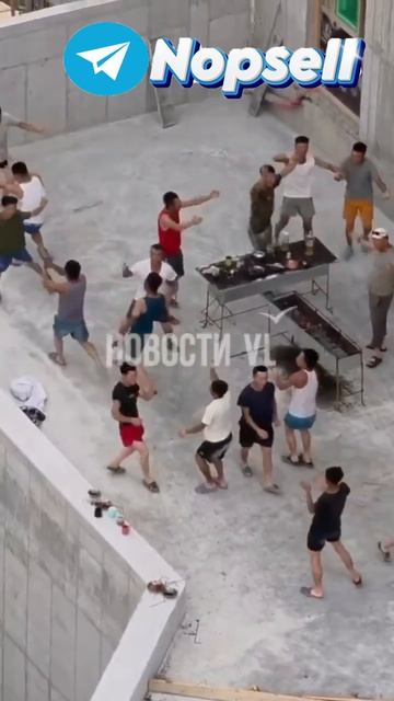Во Владивостоке северокорейские рабочие прямо на стройке устроили дискотеку под русские песни #рек