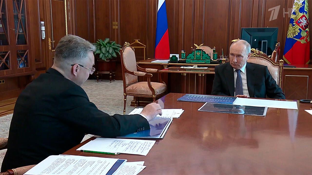 Президент провел рабочую встречу с губернатором Ставропольского края Владимиром Владимировым