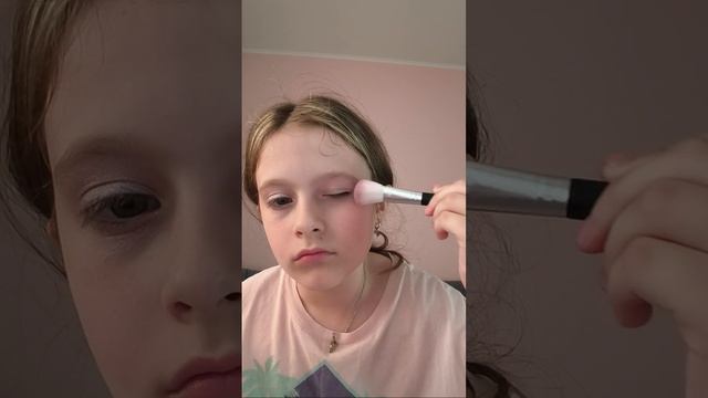 Делаю макияж💄