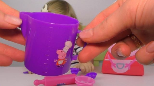 Диана играет с Кейсом Шеф Повара Пеппы Диана Кормит Свинку Пеппу Распаковка набора Peppa Pig Cooking