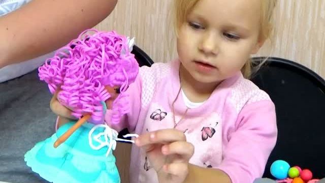 Алиса получила посылку от Моники и Каролины Moni Lina A Package Of Surprise From The Girls