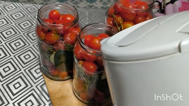 закатываю помидоры Черри 🍅🍅
