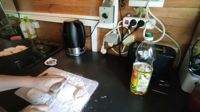 Готовлю сырники.