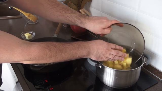 Сырный суп с курицей и грибами! Плавленый сырок делает свое дело!