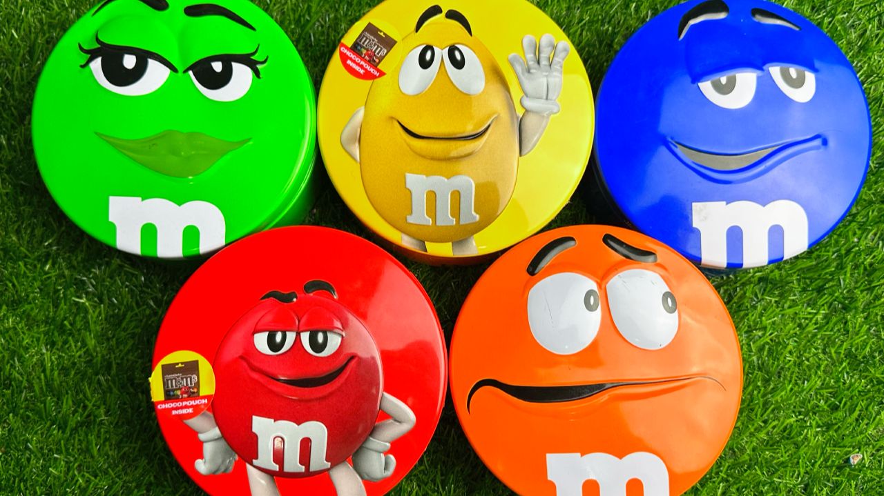 Удовольствие на несколько минут: 3 радужные ванночки с конфетами M&M's и волшебной слизью