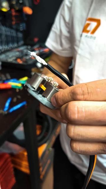 Громкая ПЯТНЯШКА в установочном центре DL Audio