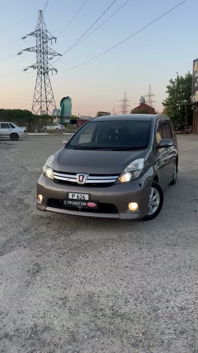 TOYOTA ISIS