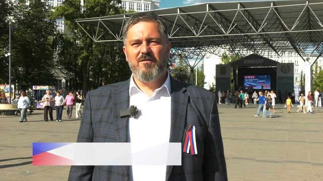 50-метровое полотно российского флага развернули на празднике в Дзержинске