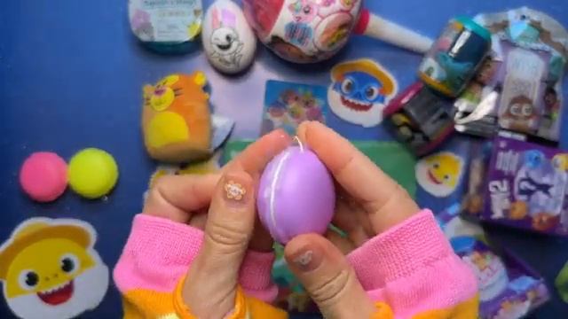 Распаковка ОГРОМного яйца-сюрприза Baby Shark Mega Surprise Egg ASMR