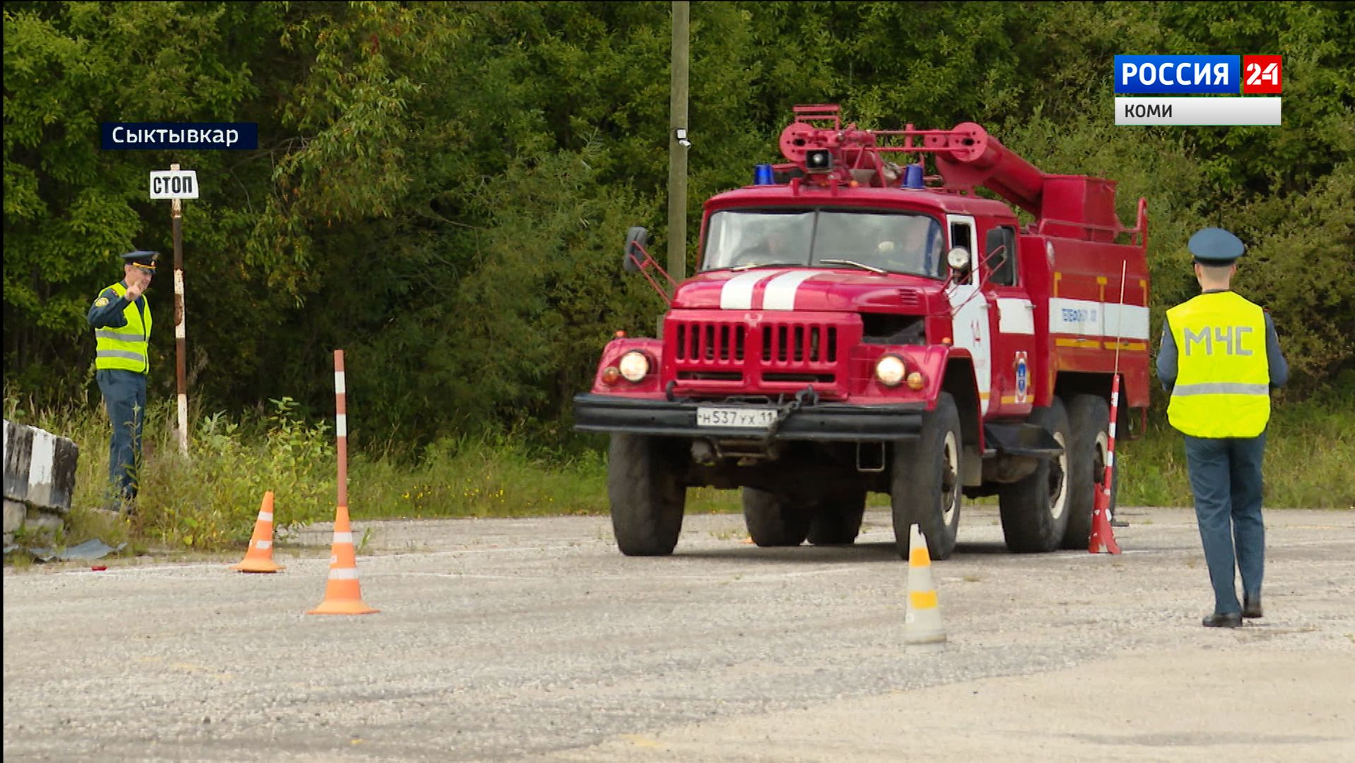 В Сыктывкаре прошли соревнования по скоростному маневрированию на пожарных автомобилях