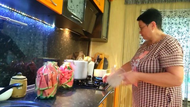 Жизнь в селе:УЖЕ ВЕЧЕРОМ МАРИНУЮ АРБУЗЫ
