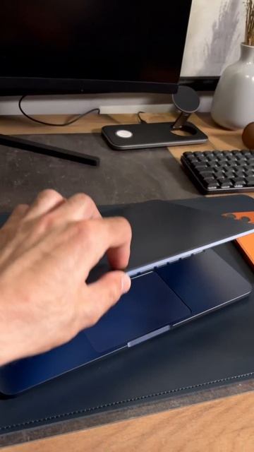 MacBook, который хочется сохранить именно таким - без царапин и следов ежедневного использования⚡