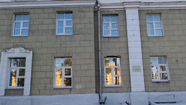 Площадь Львова зачем тут забор что будет с общежитием Политеха пишите если знаете