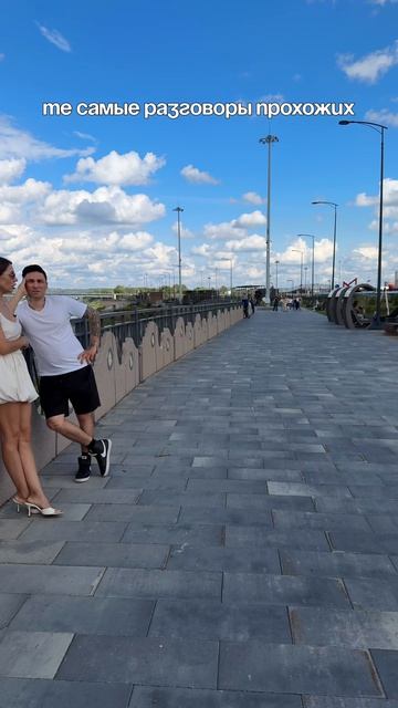 Те самые прохожие на улице со странными диалогами