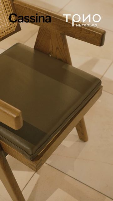 Стул с кожаной подушкой 051 Capitol Complex от Cassina