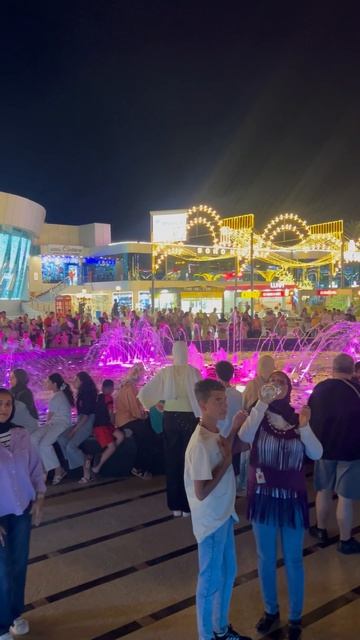 Поющий ⛲️ фонтан в Египте поет на русском языке.