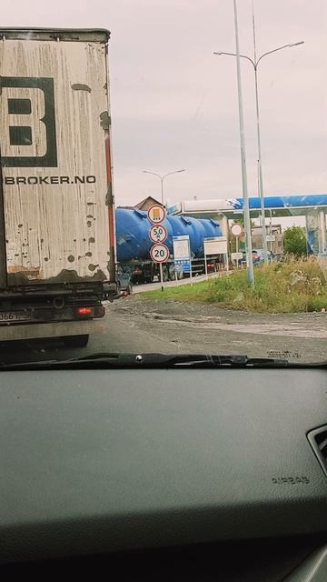 БОЛЬШИЕ ФУРЫ НА ЗАПРАВКЕ,россия