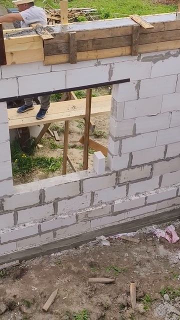 Заливают  армопояс на молельную комнату Матери Божьей Казанской.🙏