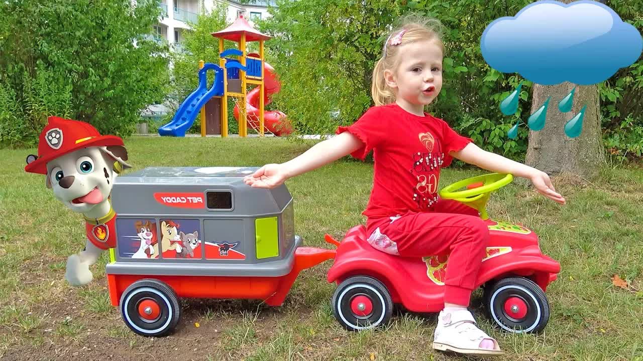 Настя спасает игрушки щенячьего патруля на детской площадке