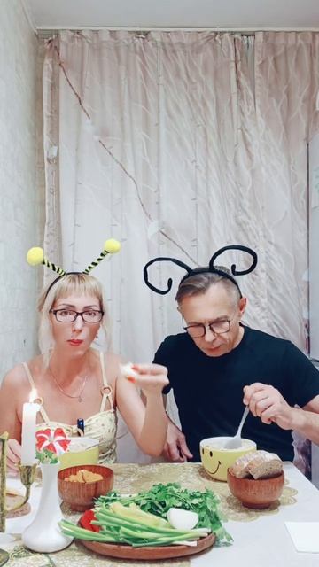 Чечевичный суп😋😋😋,фрагмент мукбанга