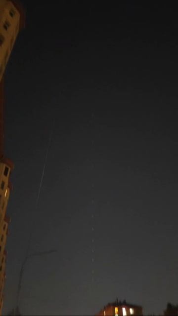 В небе над Москвой ночью 25 августа заметили НЛО: Cпутники Starlink Илона Маска