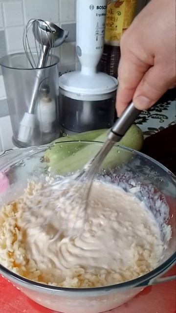 Запеканка с кабачками , сметаной яичной заливкой.