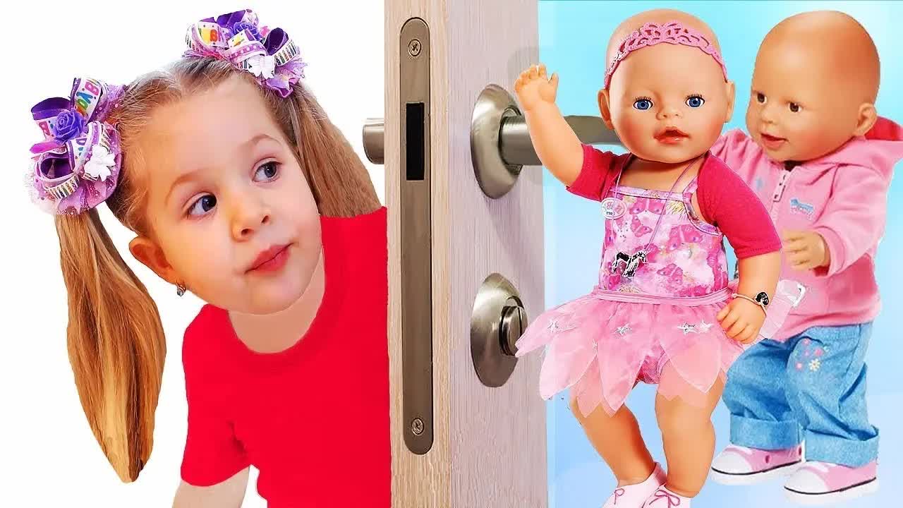 Диана и Куклы Беби Бон за дверью