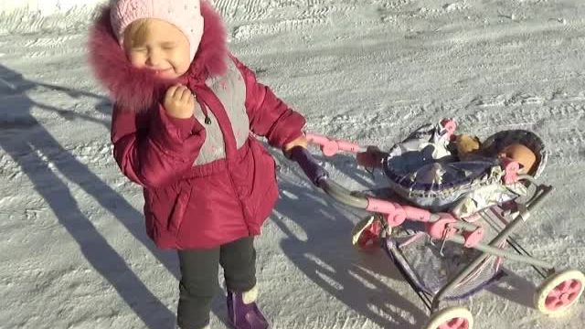 Едем в гипермаркет Алиса купила новую куклу ляльку Go To The Supermarket A New Doll For Al