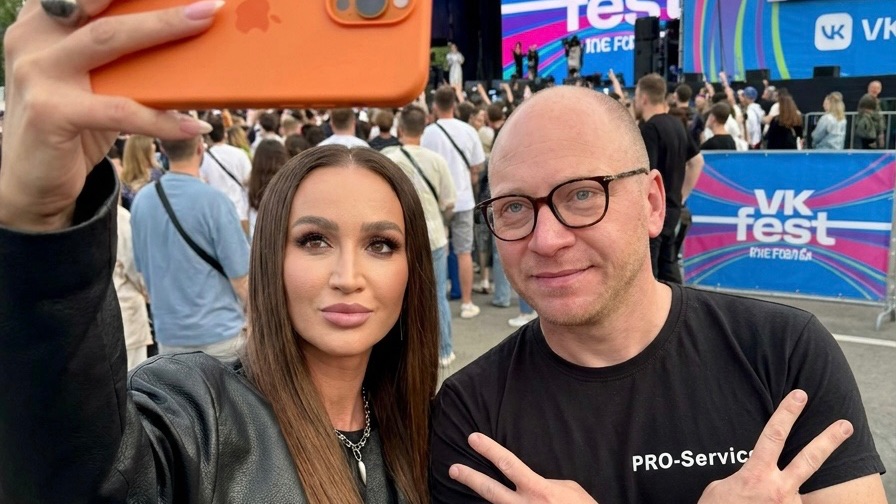 Сходили на ВКФест VKFest в Изумрундии Надо было раньше билет покупат Фото Влад А4 Бузова Клава Кока