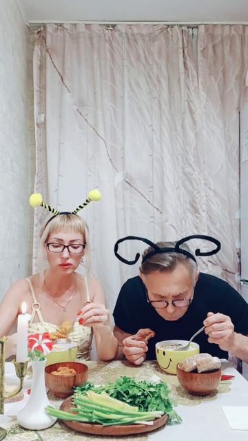 Чечевичный суп😋😋😋,фрагмент мукбанга
